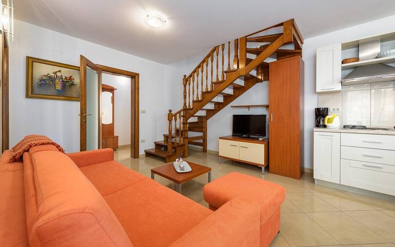 Holiday apartment for 6 people, with garden and pool as well as balcony - 1
