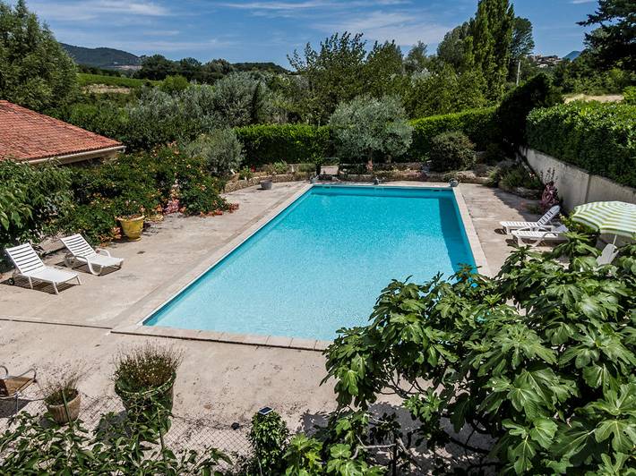 Gîte pour 2 personnes, avec terrasse ainsi que piscine et jardin, animaux acceptés dans le Vaucluse - 3
