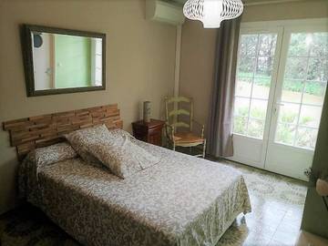 Chambre d’hôte pour 2 personnes, avec jardin et balcon ainsi que piscine et vue à Aramon