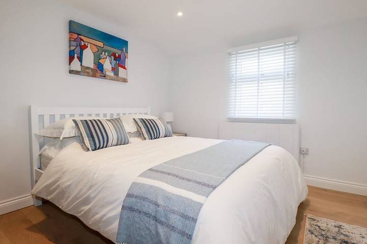 Beach Cottage, romantic, luxury holiday cottage in Cadgwith in Kynance Cove, Cadgwith