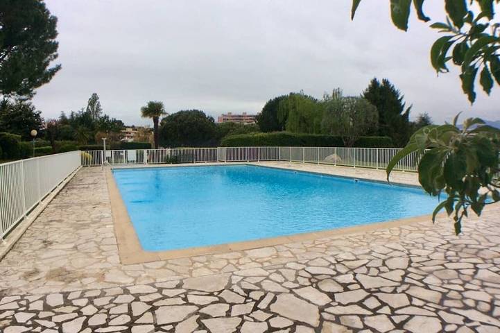 Ferienwohnung für 7 Personen, mit Balkon und Pool sowie Garten in Antibes