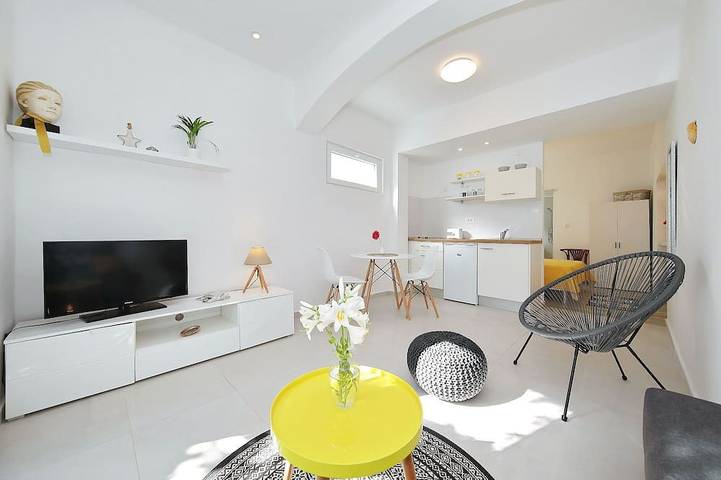 Ferienwohnung für 2 Personen, mit Balkon in Zadar (Kommun)