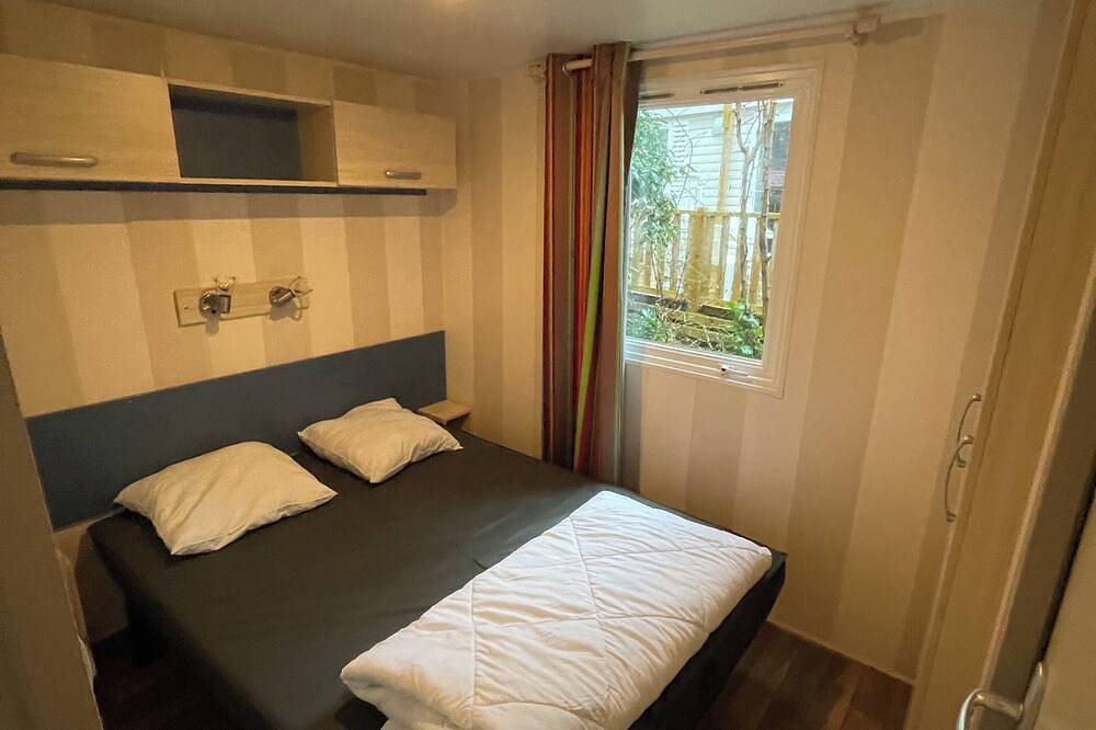 3-bedroom mobile home with pool in Camiers, Montreuil region