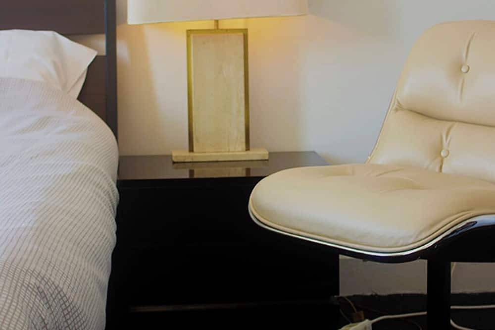 Geheel appartement, Handy Studio near Zaventem airport in Schaarbeek, Vlaanderen