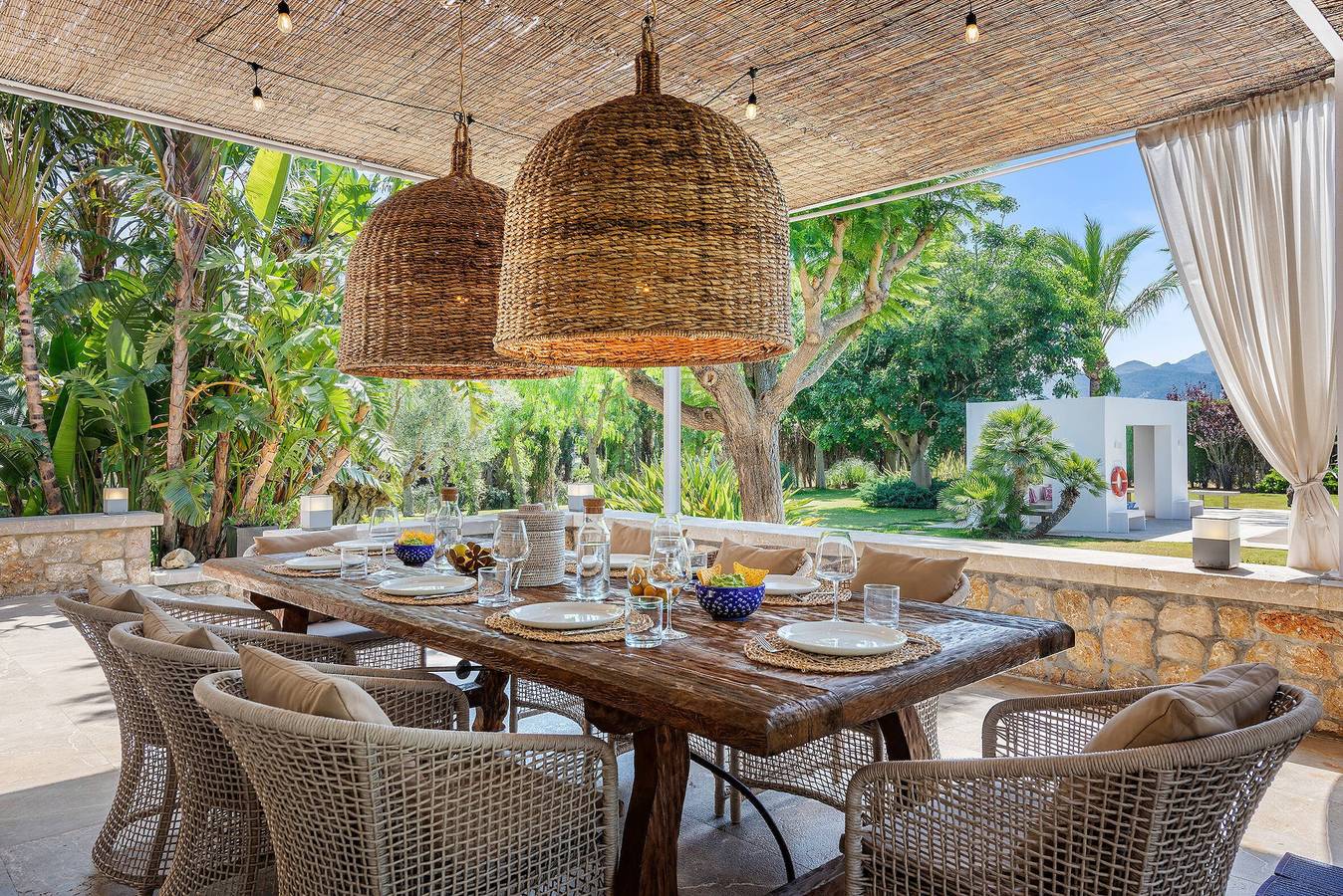 Villa 'Llenaire' con vista sulle montagne, Wi-Fi e aria condizionata in Port de Pollença, Pollença