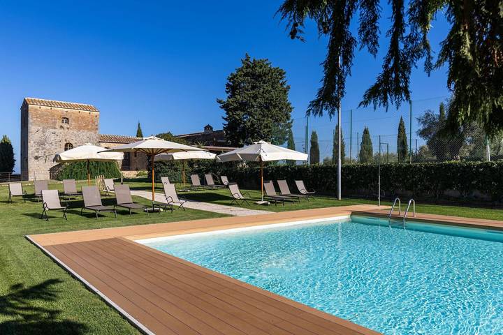 Villa for 14 people, with pool in San Gimignano