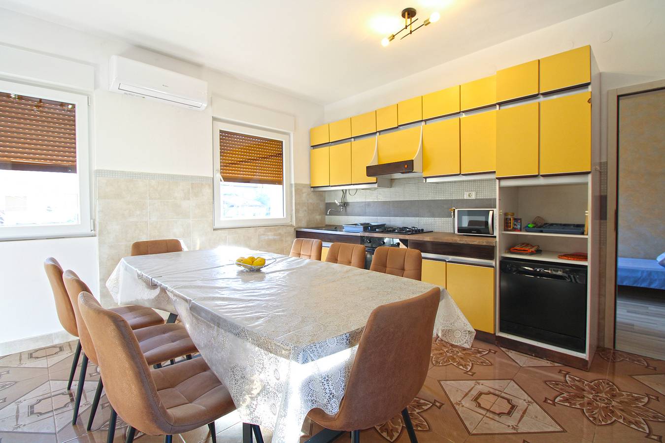 Appartement entier, Appartement de vacances pour 8 personnes avec terrasse in Pula-Medulin, Pula