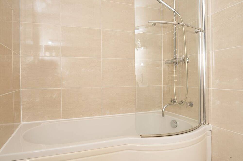 Ein luxuriöses Selbstversorger-Rückzug für zwei, mit Innenpool und Whirlpool. in Ost Sussex