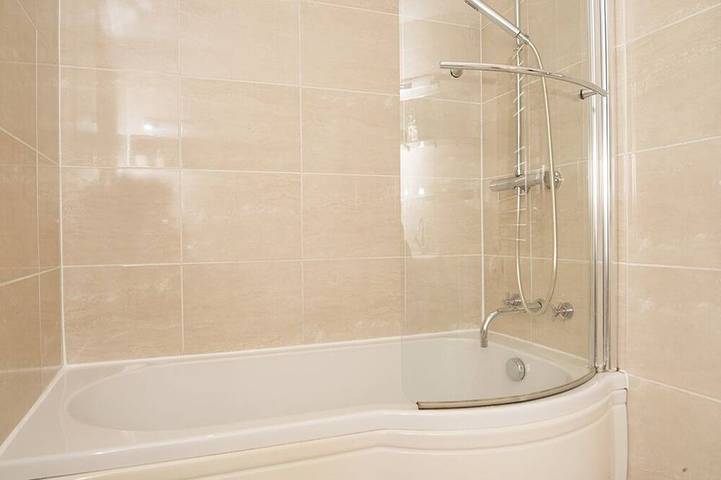 Un refugio de lujo con cocina para dos personas, con piscina cubierta y bañera de hidromasaje. in Sussex Oriental
