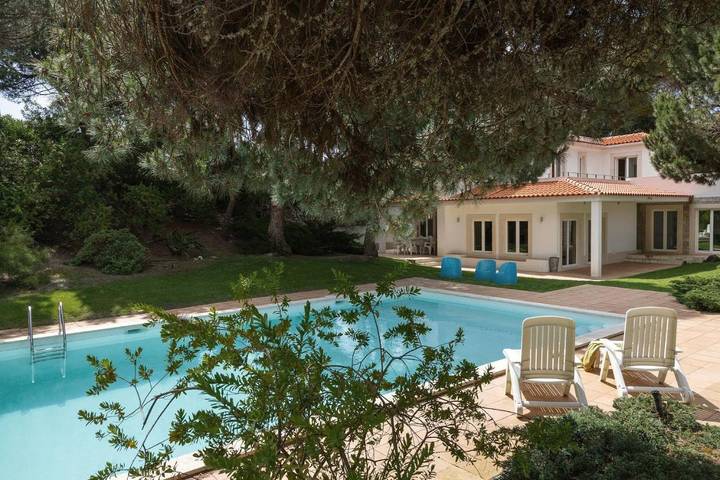 Casa de férias para 16 pessoas, com jardim e piscina em Alenquer