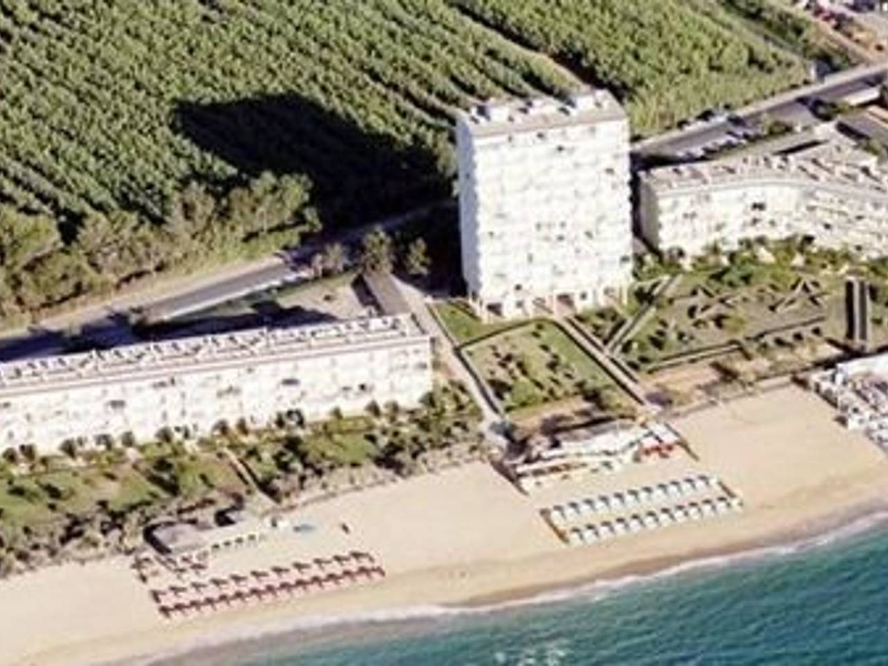 Appartement entier, Studio au bord de l'eau avec terrasse et ménage inclus in Le Lavandou, Parc national de Port-Cros