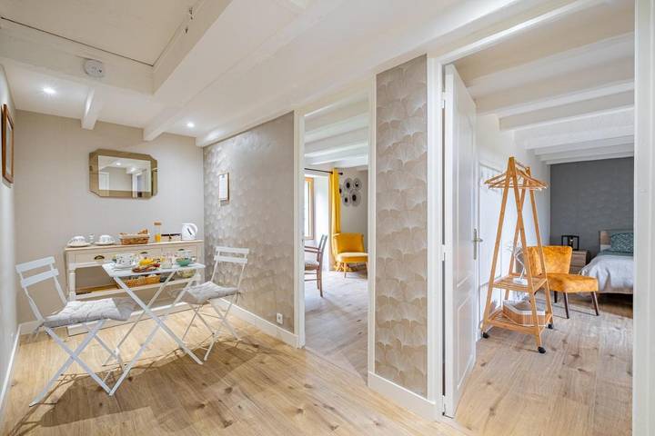 Chambre d’hôte pour 4 personnes, avec Jardin ainsi que Piscine et Vue
