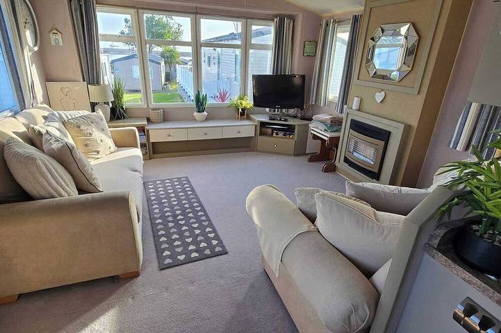Glamping for 8 people, with Garden and Pool in Weymouth