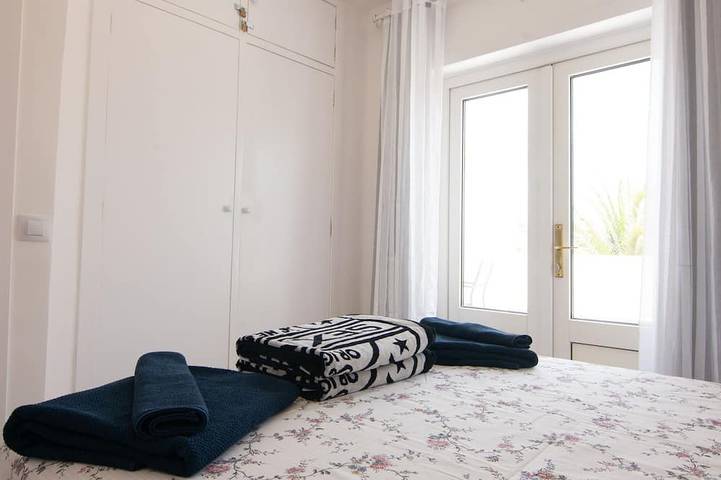 Appartement entier, Newly renovated penthouse in a complex with pool on the seafront in Playa Bastián, Teguise