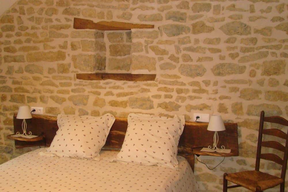 Gîte familiale  La Ferme des Forges , 4 chambres 11 personnes avec piscine in Germigny-l'Exempt, Saint-Amand-Montrond