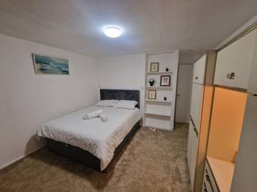 Holiday Rental for 6 People in Milton Keynes, South East England, Photo 1