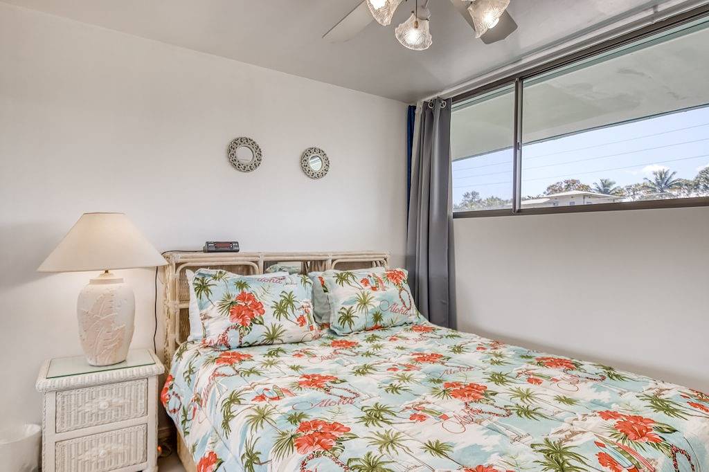 Ganze Wohnung, Sleek Waterfront Condo w/ a Shared Pool, Fast Wifi, & a Full Kitchen in Keaukaha, Hilo