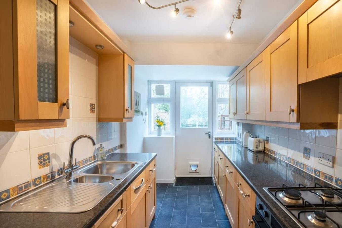 10-min to City Centre 3 Bedrooms Sleeps5 with Free Parking  Garden   Wifi in Aberdeen, Aberdeenshire