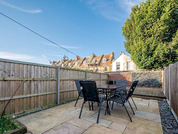 Cosy terrace within city walls ideal for exploring - Pass the Keys in Kent
