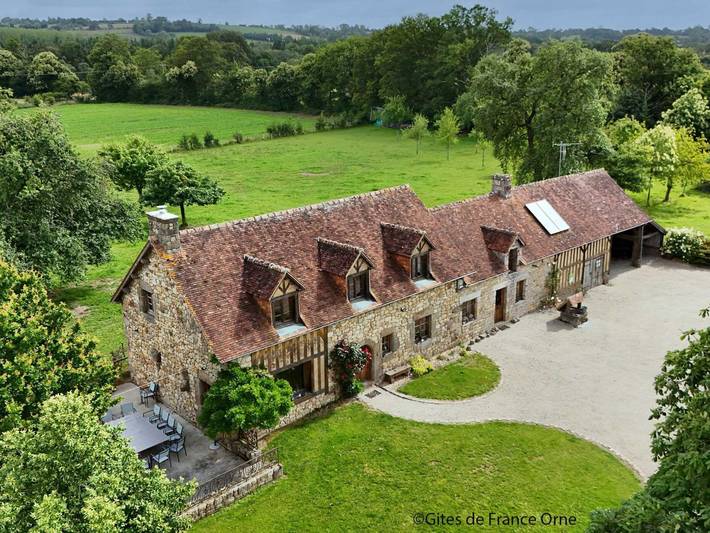 Gîte pour 15 personnes, avec jardin et terrasse, animaux acceptés