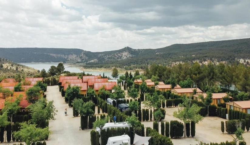 Camping para 5 personas, con piscina y piscina para niños además de vistas y terraza, Se admiten mascotas en Provincia de Valencia