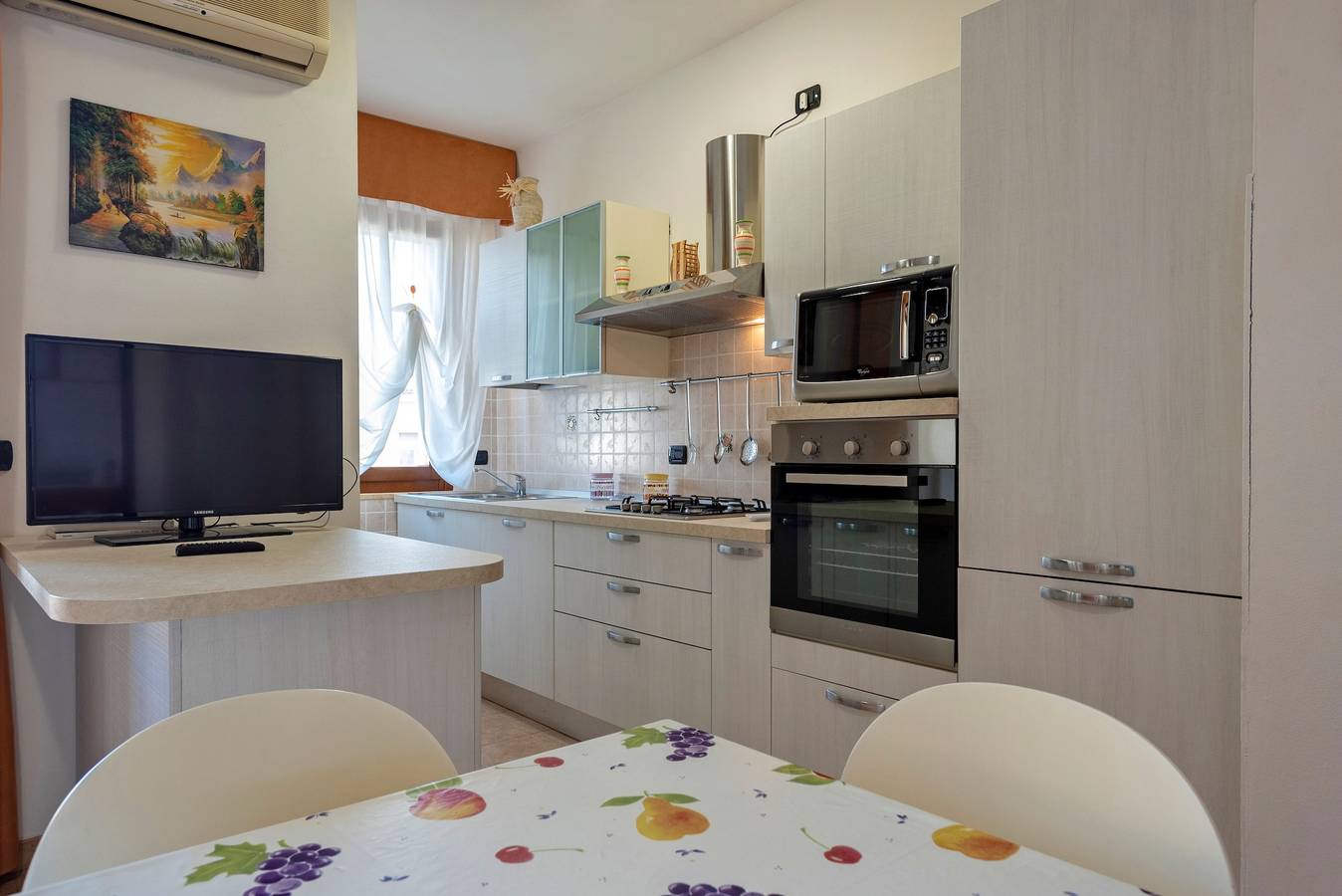 Hel lägenhet, Comfortable Apartment “Egeo” close to the Beach with A/C & Terrace; Parking Available in Lido San Giovanni, Alghero