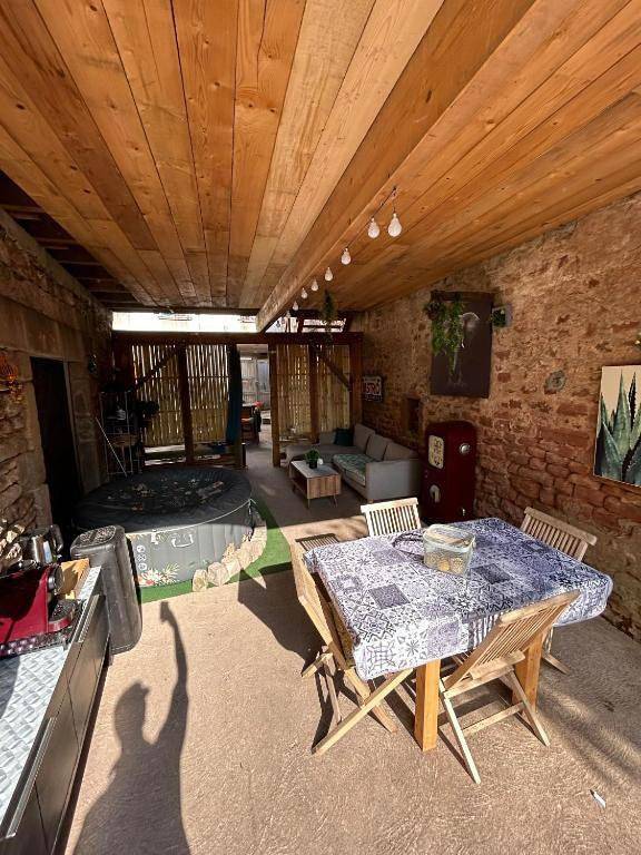 Maison d’hôte pour 7 personnes, avec jardin ainsi que jacuzzi et terrasse