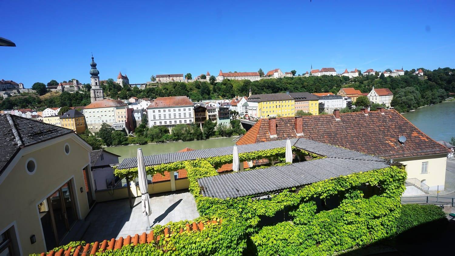 Gästehaus Burgblick im Weinhaus Pachler - Ferienwohnung mit ausgezeichneter Aussicht in Hochburg-Ach, Braunau am Inn