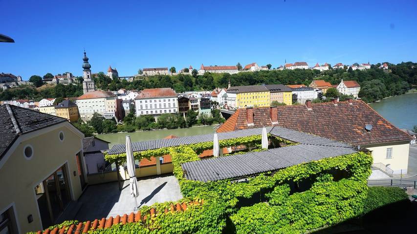 Gästehaus Burgblick im Weinhaus Pachler - Ferienzimmer für bis zu 2 Erwachsene in Hochburg-Ach, Braunau am Inn