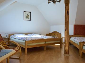 Ferienwohnung für 8 Personen, mit Balkon und Garten in Harrachov