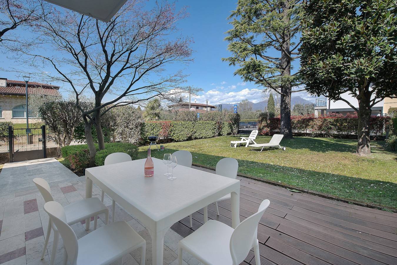 Villa Iconi Lago di Garda, Villa 5 minuti a piedi dalla spiaggia in Lido di Manerba, Manerba del Garda