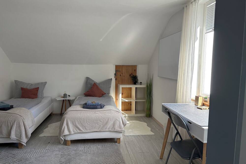 Ganze Wohnung, Hechingen: Apartment Albglück 2 | 90qm I 3 Sz | 1-7 Pers. | Burg Hohenzollern in Hechingen, Neckar-Alb