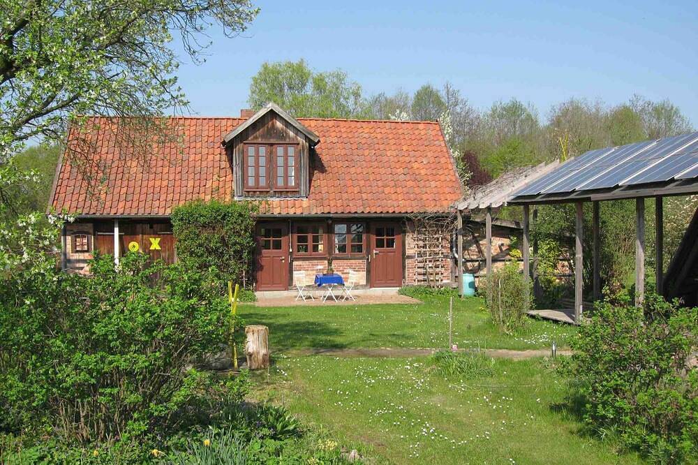 In ruhiger Dorfrandlage auf zauberhaftem Garten- und Waldgrundstück in Luckau (Wendland), Landkreis Lüchow-Dannenberg