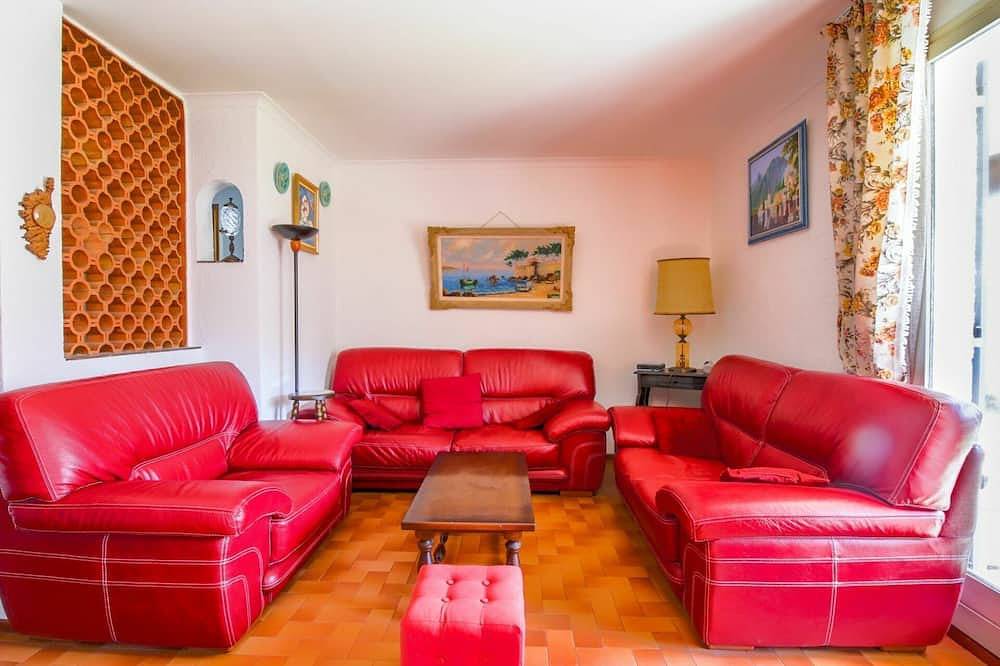 Stunning private villa with A/C, private pool, Wifi, Tv, terrace, pets allowed and parking in Solliès-Pont, Toulon region