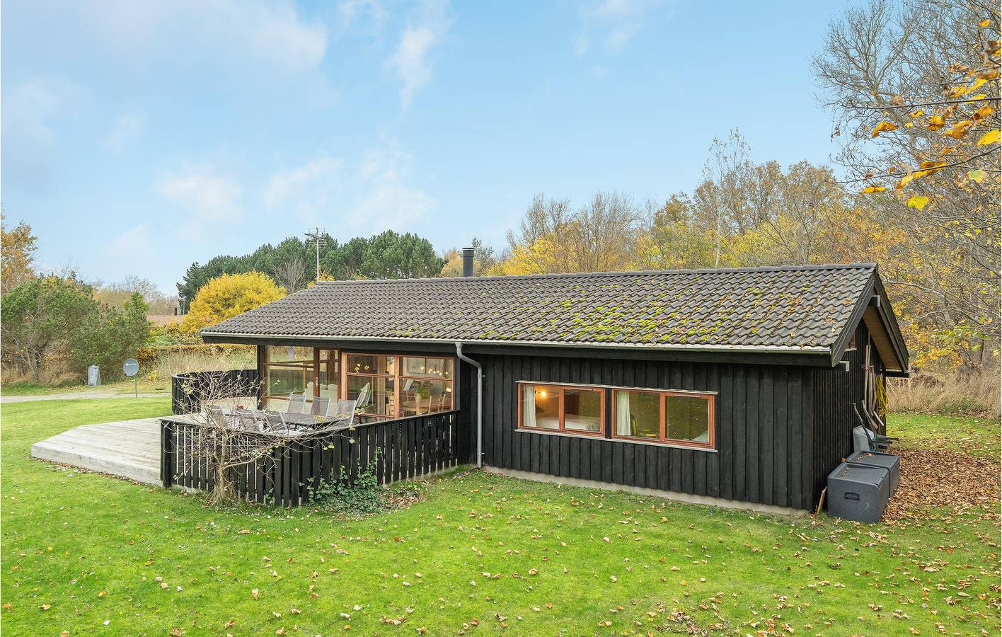 Holiday home for 6 people with hot tub in Rågeleje, Kattegat Coast