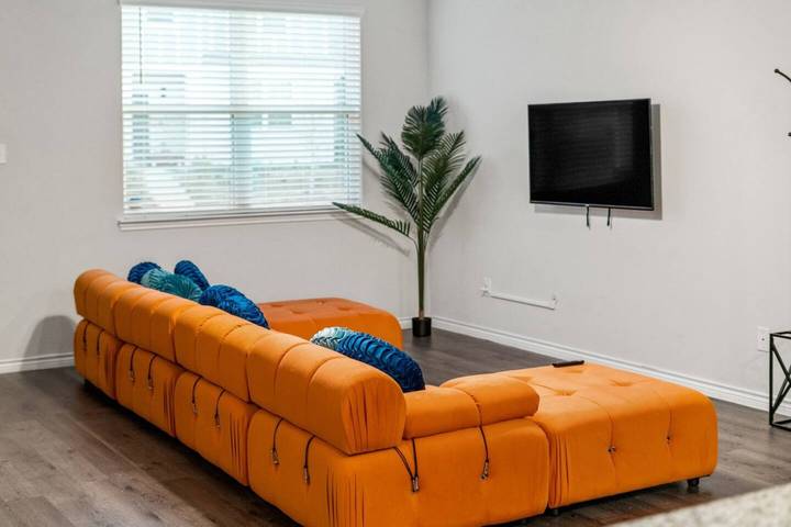 Vacation rental for 12 people, with yard in Fort Worth