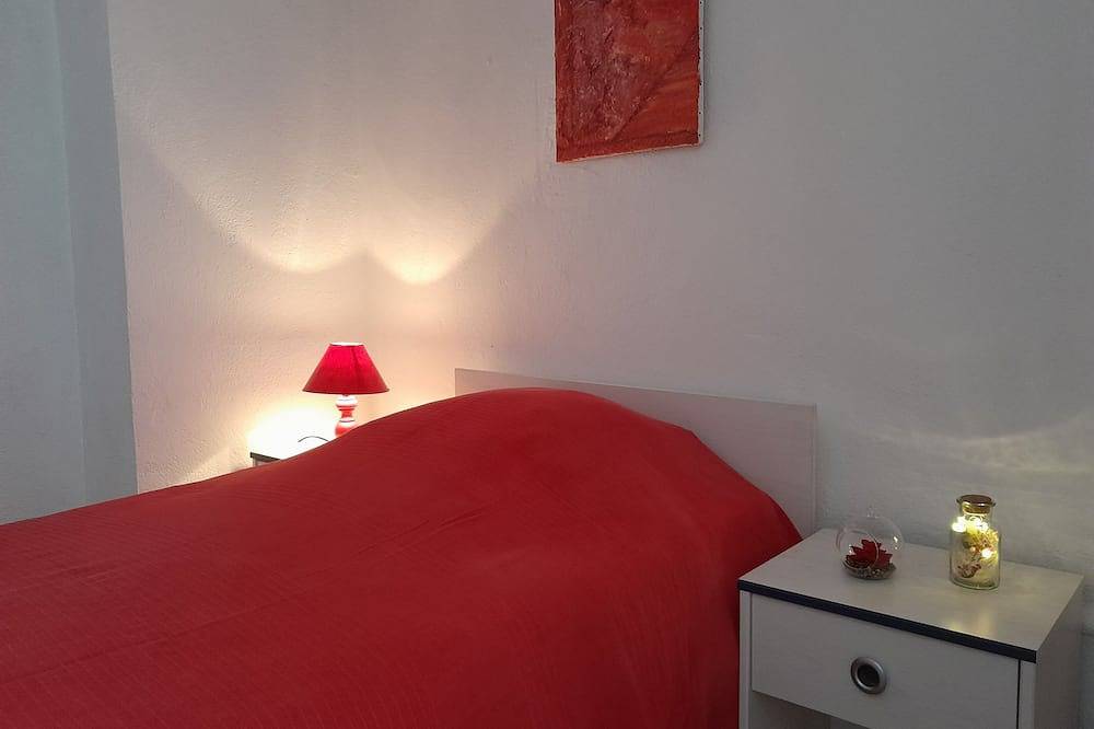 Village house for 5 pers in the historical center of Thuir, + baby bed max 15kg in Thuir, Perpignan region