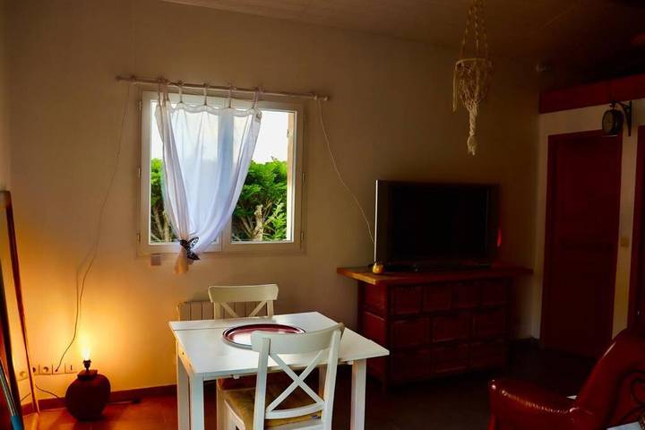 Location de vacances pour 4 personnes, avec vue et jardin à Sainte-Eulalie - 2