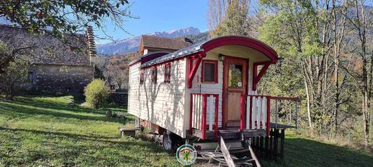 Gîte pour 4 personnes, avec piscine et terrasse dans Monestier-d'Ambel
