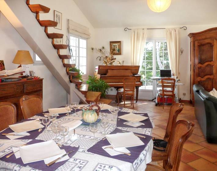 Location de vacances pour 8 personnes, avec jardin ainsi que balcon et piscine à Céreste - 2