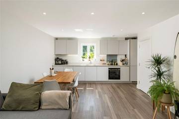 Apartment for 5 People in Surrey, South East England, Photo 1
