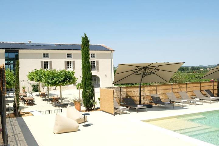 Hôtel pour 2 personnes, avec Terrasse ainsi que Jardin et Piscine