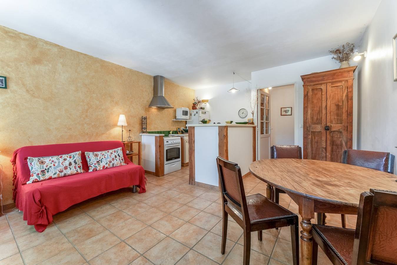 Gîte 'Genévrier' avec vue sur la montagne, piscine partagée et Wi-Fi in Entrechaux, Parc naturel régional du Mont-Ventoux