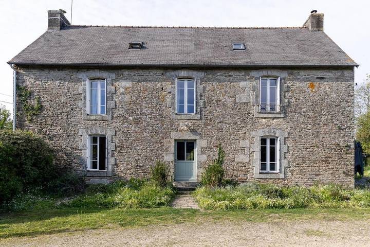 Location de vacances pour 14 personnes, avec jardin à Rosporden