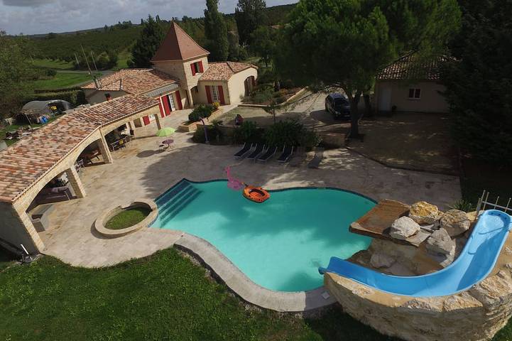 Location de vacances pour 8 personnes, avec terrasse et jardin à Beaugas
