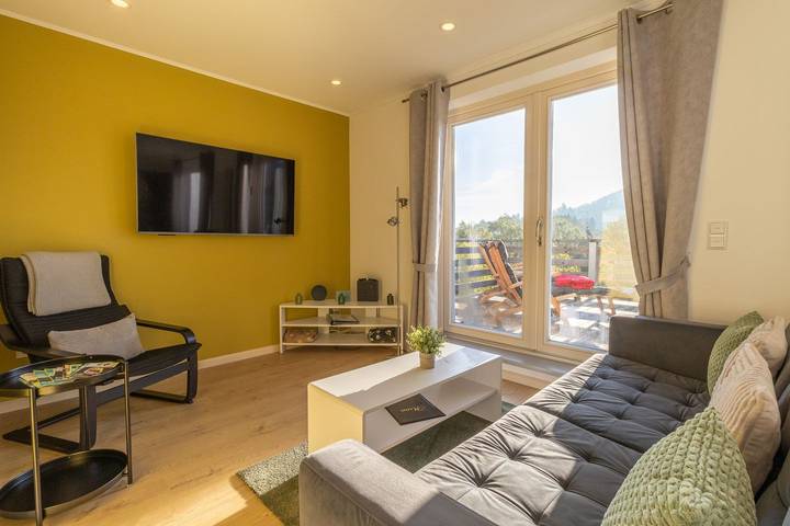 Hütte für 4 Personen, mit Balkon und Terrasse sowie Garten und Ausblick in Diemelsee