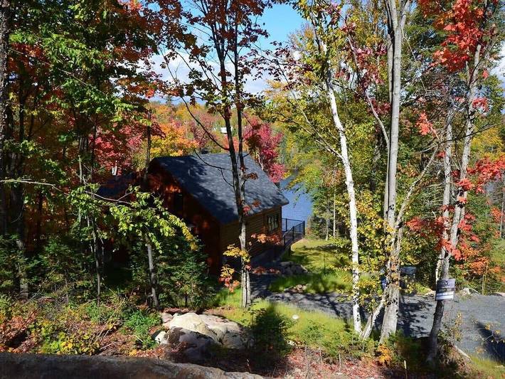 Cabin rentals and lodges for 8 people, with garden and hot tub as well as balcony in Quebec