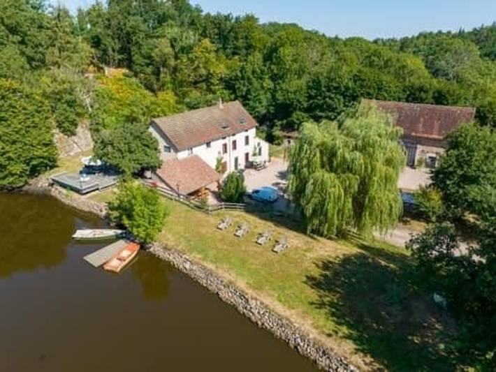 Renoviertes Ferienhaus am Teich, privater Park, Haustiere erlaubt in Montbard und Umgebung