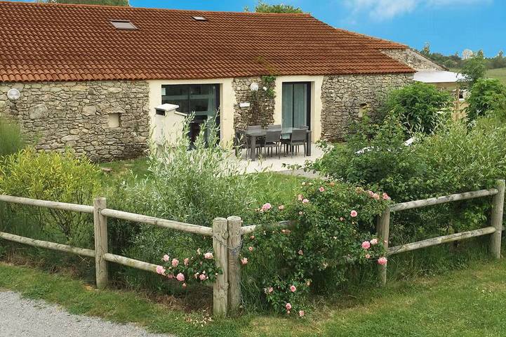 Maison de vacances pour 6 personnes, avec Jacuzzi et Terrasse ainsi que Jardin et Piscine à Soullans