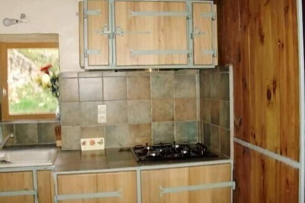 Casa de campo restaurada en su estilo original. Alojamiento en Caussignac. in Mas-Saint-Chély, Cevenas